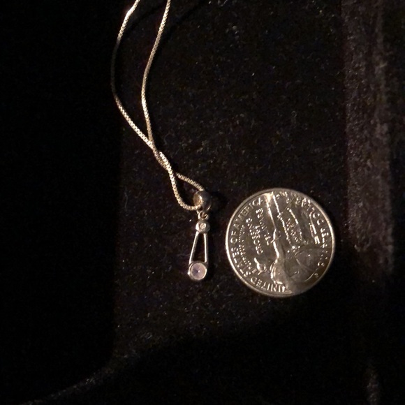 Tanzanite and small diamond necklace. - Picture 2 of 3